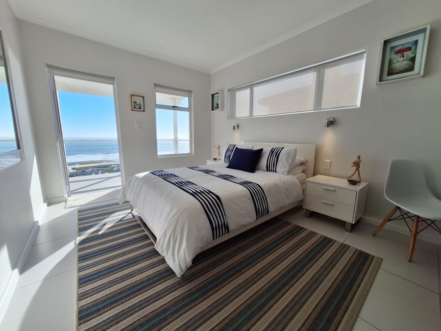 To Let 5 Bedroom Property for Rent in Pearl Bay Western Cape